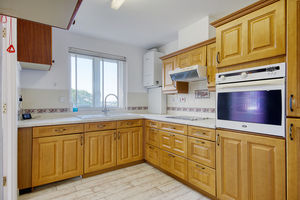 Kitchen/Breakfast Room- click for photo gallery
